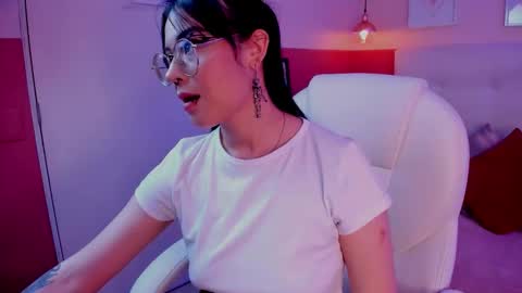 Snapshot of heaven_delight chatting on 10/29/25, 12:51 Heaven online show from 10/29/25, 12:51