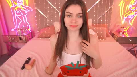 Snapshot of heavenelle chatting on 05/25/26, 06:08 heavenelle online show from 05/25/26, 06:08