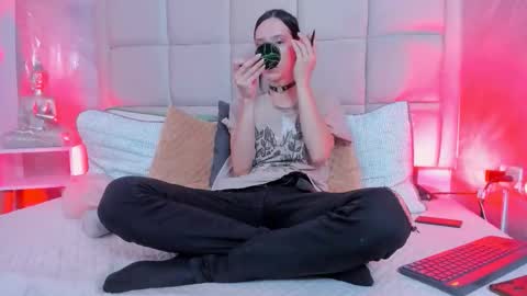 Keira Hecate online show from 11/25/25, 08:20