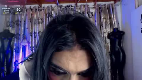 Snapshot of hecate_doll chatting on 06/21/26, 03:25 hecate_doll online show from 06/21/26, 03:25