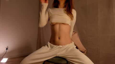 Snapshot of hee_jeen chatting on 01/07/25, 02:53 Jeen online show from 01/07/25, 02:53