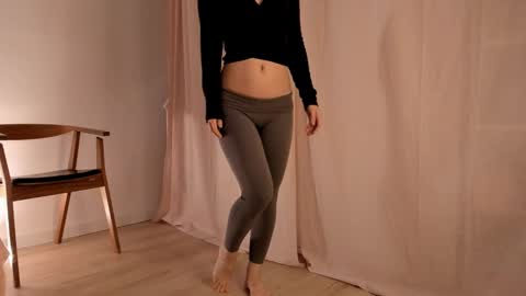 Snapshot of hee_jeen chatting on 01/14/25, 12:22 Jeen online show from 01/14/25, 12:22