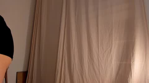 Snapshot of hee_jeen chatting on 01/26/25, 01:36 Jeen online show from 01/26/25, 01:36