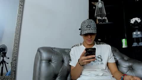 Snapshot of heellboy_ chatting on 11/28/25, 03:20 heellboy_ online show from 11/28/25, 03:20