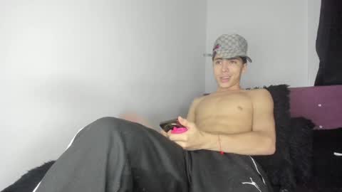Snapshot of heellboy_ chatting on 05/14/26, 05:03 heellboy_ online show from 05/14/26, 05:03