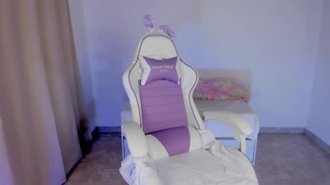 Snapshot of heey_kitty chatting on 03/28/26, 04:28 IM EMY online show from 03/28/26, 04:28