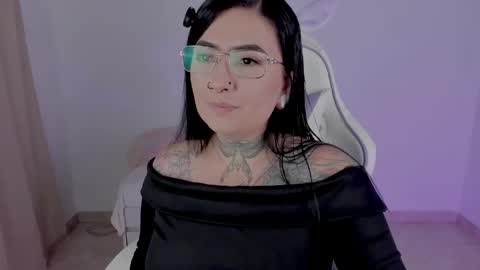 Snapshot of heey_kitty chatting on 04/13/26, 04:34 IM EMY online show from 04/13/26, 04:34