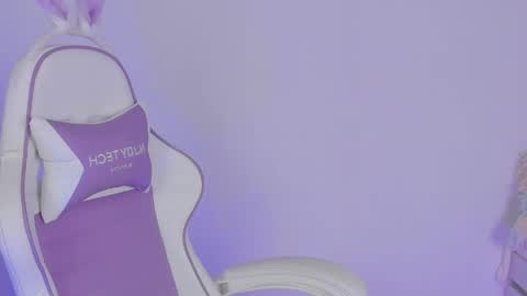Snapshot of heey_kitty chatting on 04/28/26, 01:49 IM EMY online show from 04/28/26, 01:49