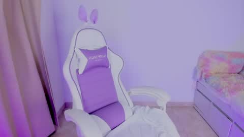 Snapshot of heey_kitty chatting on 05/06/26, 04:01 IM EMY online show from 05/06/26, 04:01