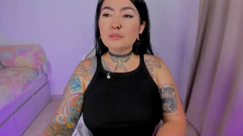 Snapshot of heey_kitty chatting on 05/10/26, 04:01 IM EMY online show from 05/10/26, 04:01