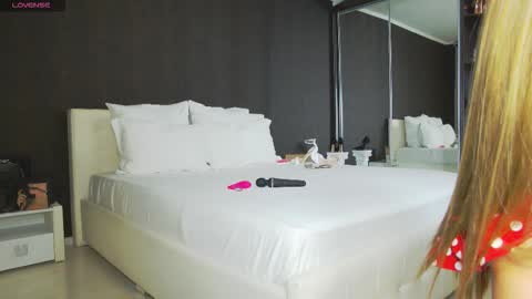 Helen online show from 11/03/25, 12:46