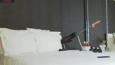 Helen online show from 12/16/25, 02:16