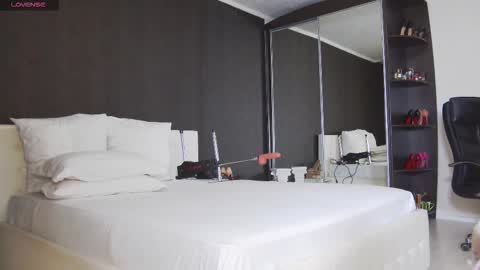 Helen online show from 03/24/26, 03:33