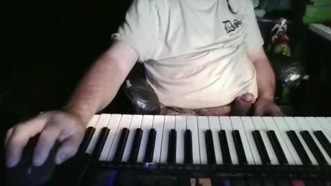 Snapshot of heguy46 chatting on 05/27/26, 06:21 heguy46 online show from 05/27/26, 06:21