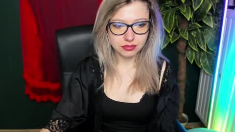 Snapshot of heidi_pleasure chatting on 04/30/26, 04:41 Heidi online show from 04/30/26, 04:41