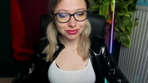Snapshot of heidi_pleasure chatting on 06/01/26, 04:36 Heidi online show from 06/01/26, 04:36