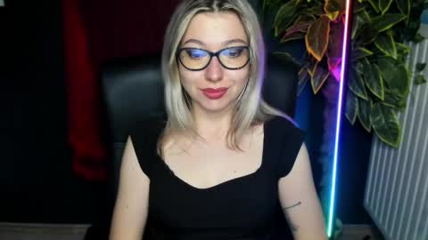 Snapshot of heidi_pleasure chatting on 06/09/26, 04:24 Heidi online show from 06/09/26, 04:24