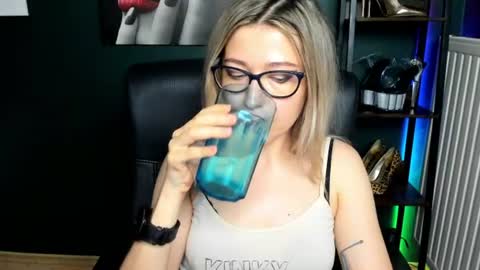 Snapshot of heidi_pleasure chatting on 06/29/26, 10:15 Heidi online show from 06/29/26, 10:15