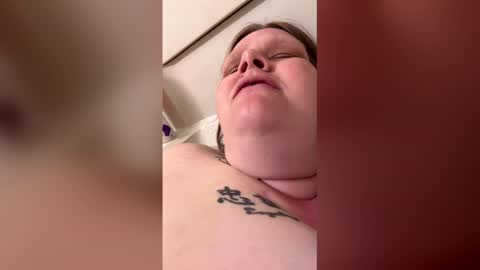 Snapshot of heidimackey2 chatting on 05/21/26, 03:35 heidimackey2 online show from 05/21/26, 03:35