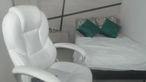 Snapshot of heidy_hoiss chatting on 12/22/24, 05:56 Heidy online show from 12/22/24, 05:56