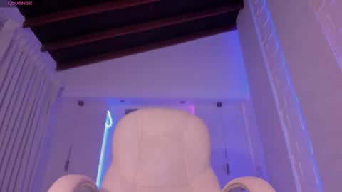 Heidy online show from 10/29/25, 03:42