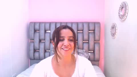 Snapshot of heidy_wells chatting on 02/21/25, 06:04 Heidy online show from 02/21/25, 06:04