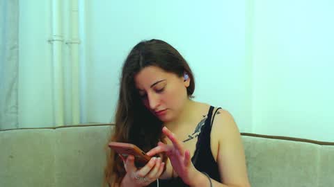 helen_adams_ online show from 12/12/24, 09:08