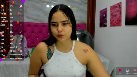 Snapshot of helen_russoo chatting on 04/22/26, 11:17 Helen online show from 04/22/26, 11:17