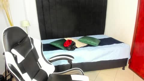 HELENA COPPER online show from 12/04/25, 07:33