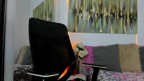 Helena Santos  online show from 10/23/25, 12:04