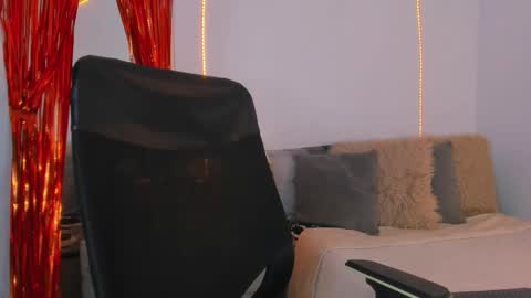 Helena Santos  online show from 11/02/25, 11:56