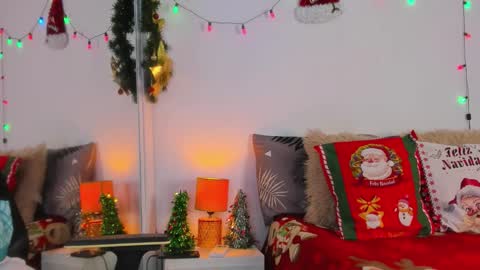 Helena Santos  online show from 12/22/25, 11:07