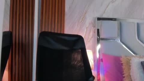 Snapshot of helena_santos01 chatting on 07/04/26, 11:05 Helena Santos online show from 07/04/26, 11:05