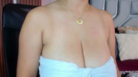 Snapshot of helena_santos01 chatting on 07/15/26, 10:53 Helena Santos online show from 07/15/26, 10:53