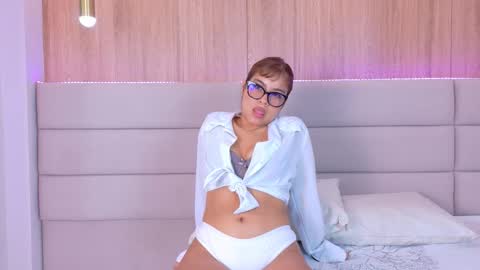 helenafoumier online show from 02/28/26, 10:33