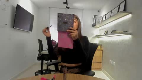Snapshot of helenafoumier chatting on 05/03/26, 02:01 helenafoumier online show from 05/03/26, 02:01