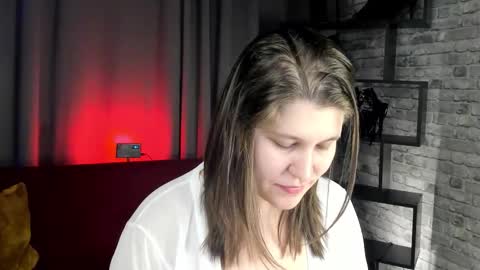 Snapshot of helenahoffmann chatting on 03/04/26, 04:07 helenahoffmann online show from 03/04/26, 04:07