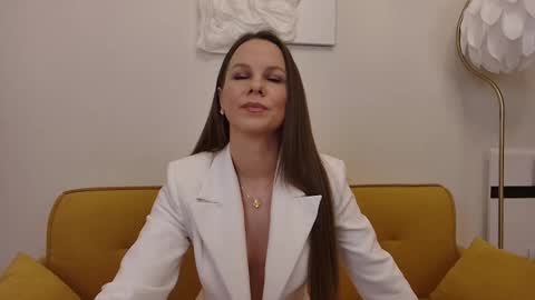 Helen online show from 11/25/25, 07:36