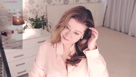 Helena Bonham online show from 09/13/25, 04:45