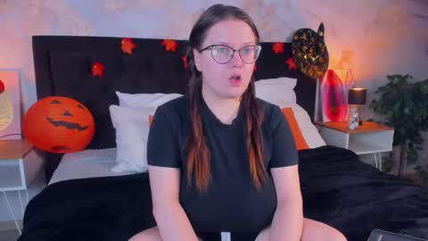 helendanvers online show from 10/23/25, 09:46