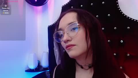 Helene online show from 03/05/25, 01:28
