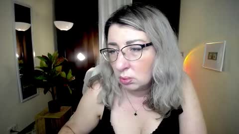 helenenigma online show from 10/09/25, 06:28