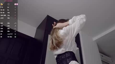 Snapshot of helenharmony chatting on 01/15/26, 01:54 helenharmony online show from 01/15/26, 01:54