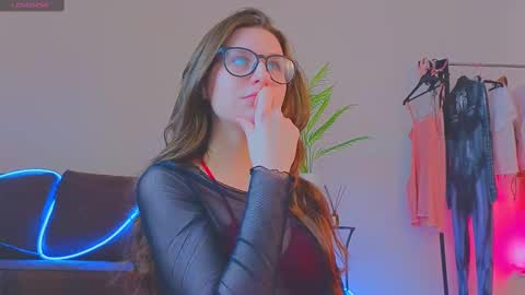 Snapshot of helenmann_ chatting on 03/03/25, 09:11   online show from 03/03/25, 09:11