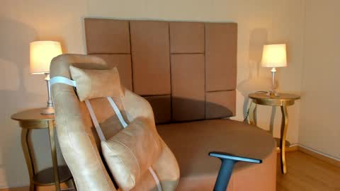 Helen or Hells online show from 04/01/26, 01:01