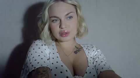 helga_now online show from 09/10/25, 07:58
