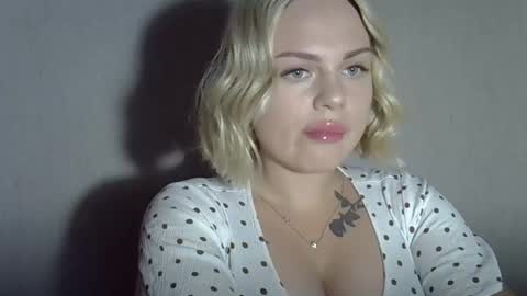 helga_now online show from 09/22/25, 08:33