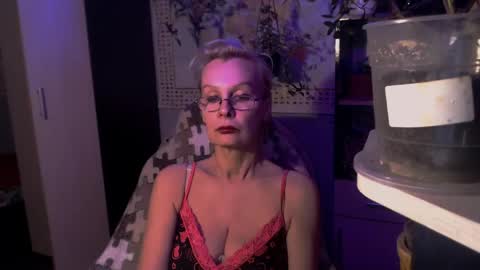 Snapshot of helgahimmele chatting on 05/11/26, 11:02 Helga online show from 05/11/26, 11:02