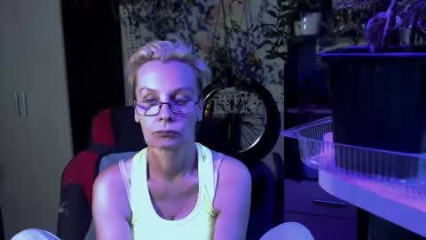 Snapshot of helgahimmele chatting on 07/17/26, 06:02 Helga online show from 07/17/26, 06:02