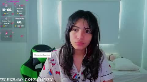 Helia Transfem and Amy online show from 04/17/26, 06:33